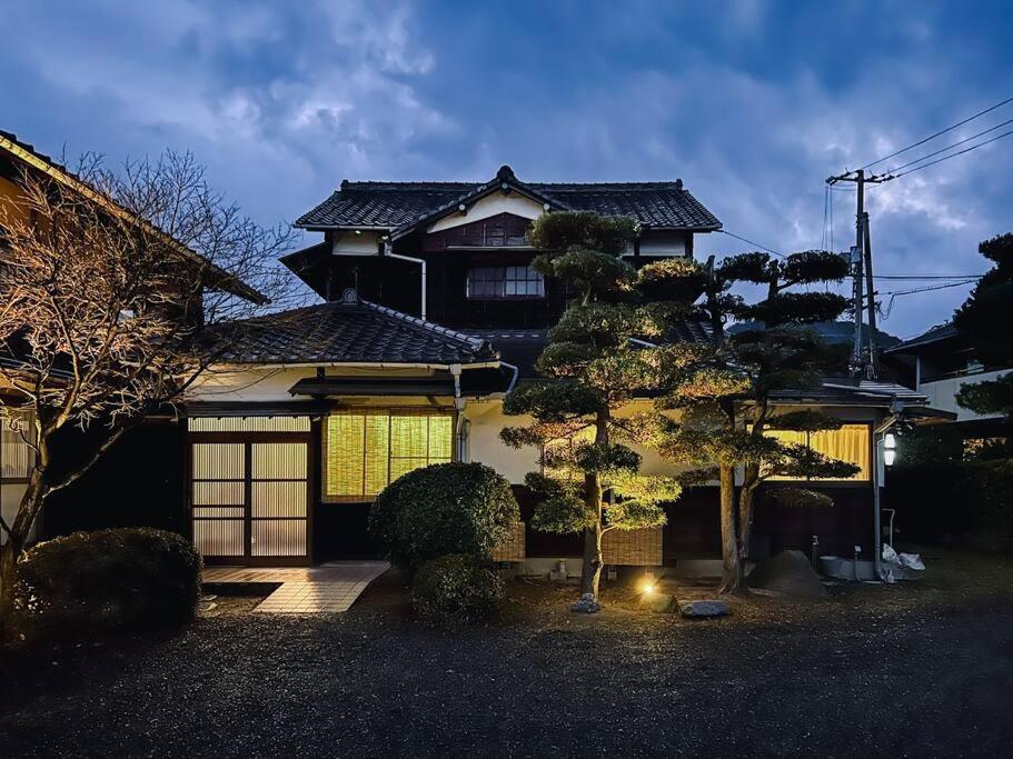 ひねもす101:宇野駅から車で5分 直島へ 最大8名様 古民家 Appartement Tamana Buitenkant foto